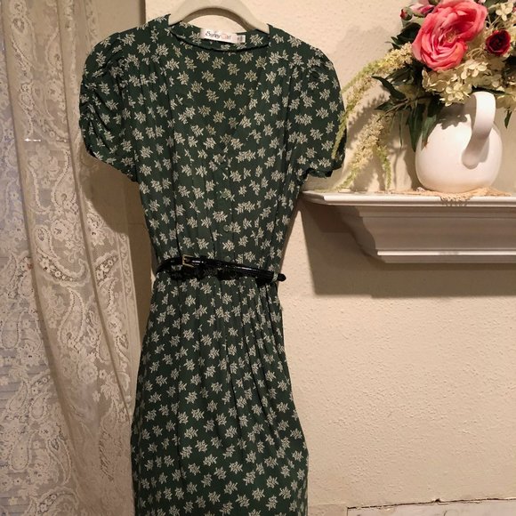 Sunny Girl Dresses & Skirts - Delicate Floral Dress